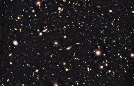 Hubble a reuşit să surprindă o imagine din "copilăria" Universului