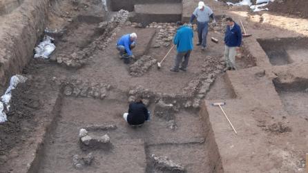 Au fost descoperite ruinele unei locuinţe datând din epoca de piatră