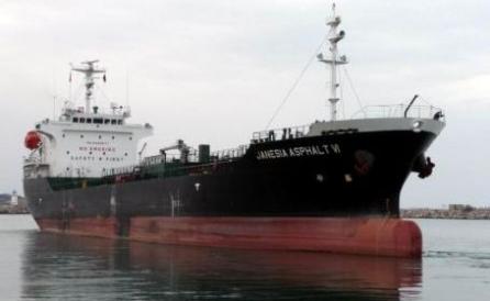 Mangalia: O navă comercială a eşuat la intrarea în port