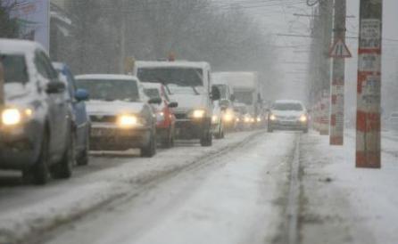 Mai multe drumuri au fost blocate din cauza zăpezii