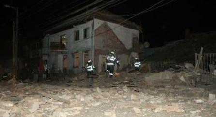 Explozie în Cluj! O casă a fost spulberată, iar trei persoane, rănite