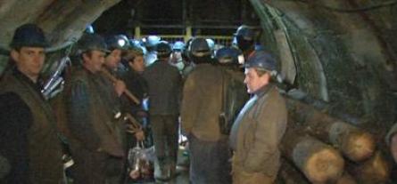 Ortacii de la Băiţa protestează: S-au blocat în subteran pentru că nu şi-au primit salariile!
