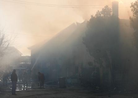 Incendiu la o hală din zona Gării Basarab din Capitală