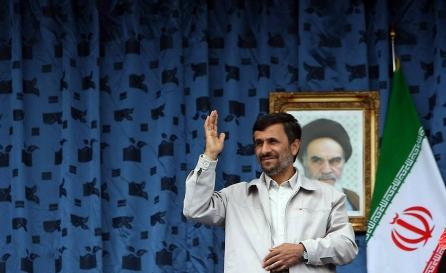 Ahmadinejad: Obama vorbeşte "limbajul bombelor şi a gloanţelor" 