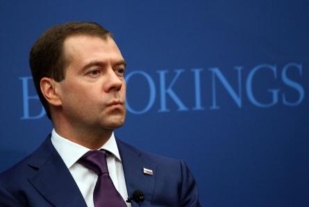 Medvedev avertizează că Bişkekul este în pragul unui război civil