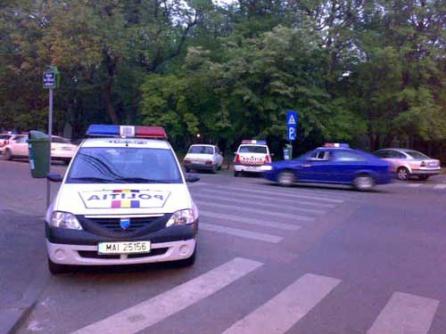 Poliţia Română a rezolvat-o cu parcarea