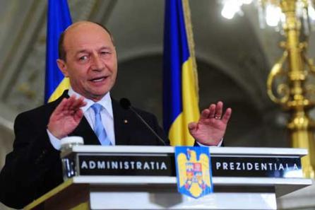 Băsescu se dă solidar cu poporul suveran