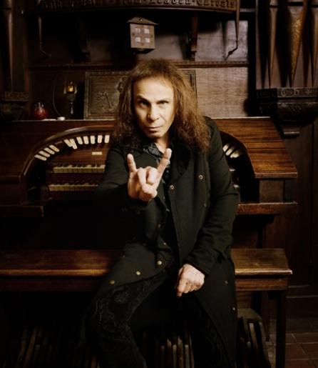 Legendarul solist  rock Ronnie James Dio a încetat din viaţă