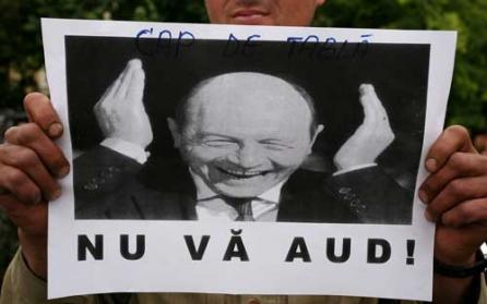 Tăierile de pensii şi salarii, bătute în cuie de Băsescu
