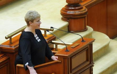 Show în Parlament. Teo Trandafir, acuzată ca a angajat-o la cabinetul de deputat pe "Tanţa"