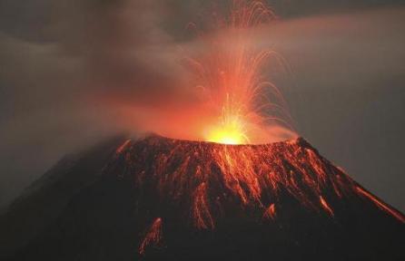 Alertă în America Centrală şi de Sud, după ce doi vulcani au erupt violent!