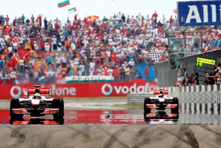 Hamilton câştigă, iar McLaren realizează ”dubla”