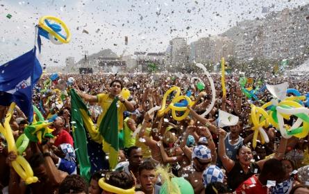 Fotbal şi muzică pe plaja Copacabana