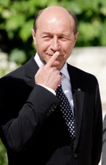 Băsescu a dezamăgit românii care îl aşteptau în Piaţa Universităţii 