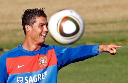 Cristiano Ronaldo este deranjat de vuvuzele, nu şi de Jabulani