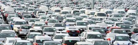 Piaţa auto din România a scăzut cu 50%
