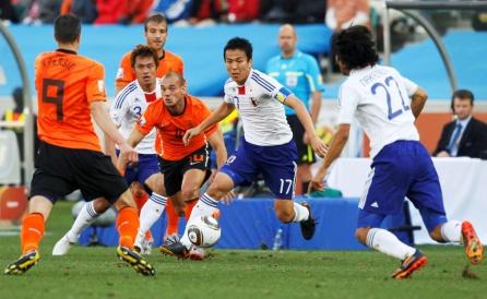 Olanda-Japonia 1-0: Ajutaţi de Kawashima şi de arbitru