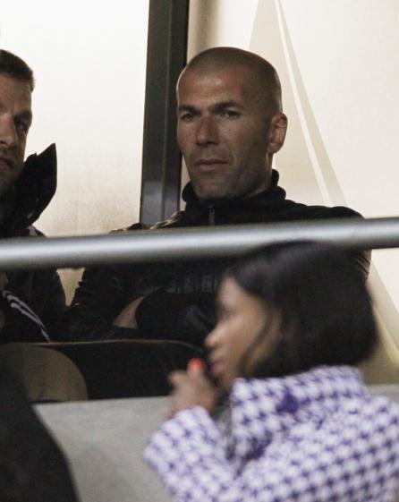 Franţa: Zidane se bagă peste Domenech