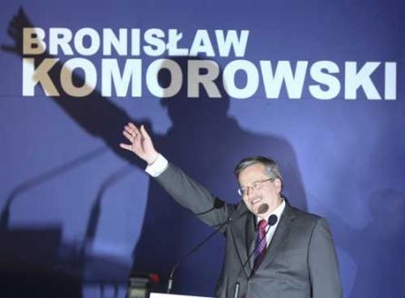Bronislaw Komorowski, pe jumătate preşedinte