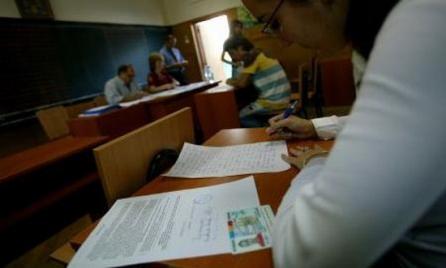 A început BAC-ul. Azi, elevii au susţinut proba scrisă la limba şi literatura română 