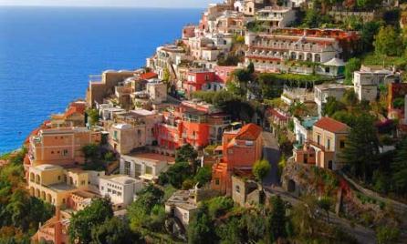 Positano, o destinaţie turistică pentru romantici