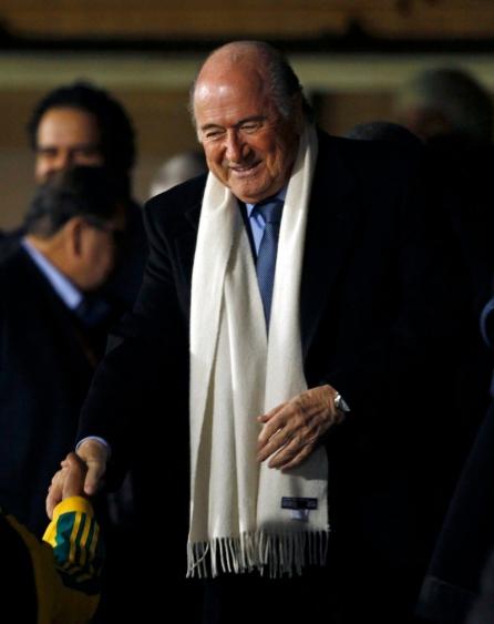 Blatter spune că FIFA va lua în discuţie introducerea probei video în arbitraj
