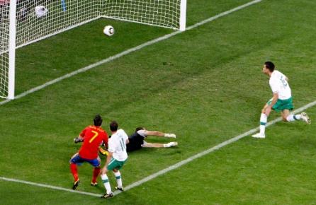 David Villa a ajuns la 42 de goluri în naţionala Spaniei