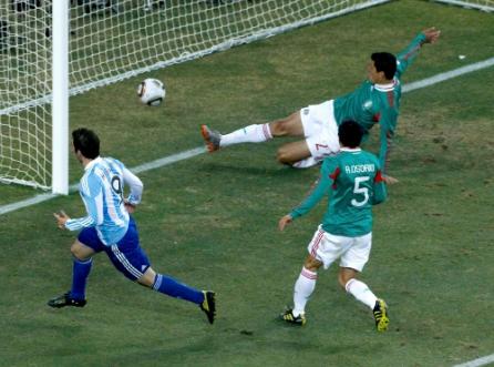 Higuain şi Villa luptă pentru titlul de golgeter