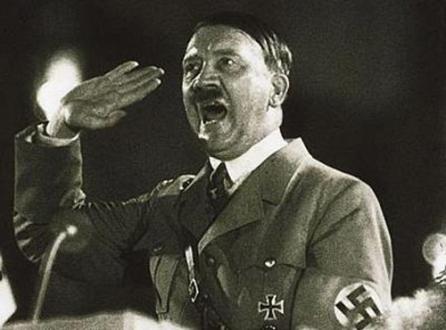 Riscă puşcăria pentru că a folosit un discurs al lui Hitler ca sonerie de mobil