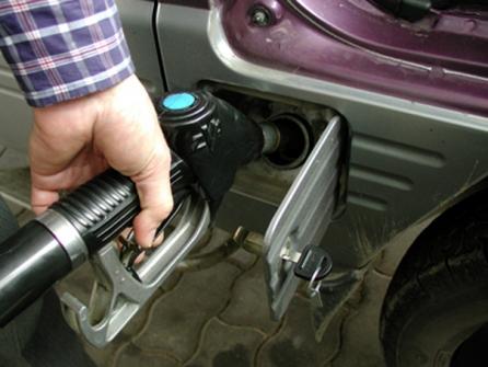 Românii cumpără benzină mai ieftină din Republica Moldova