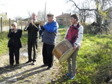 Românii din Timocul bulgăresc şi hora morţilor 18400237