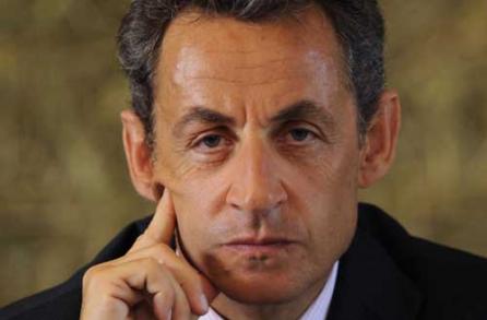 Sarkozy sacrifică doi pioni