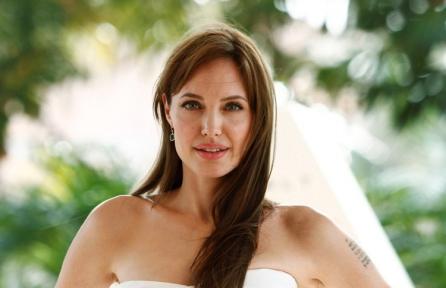 Angelina Jolie: Nu mi-e scârbă să mănânc păianjeni şi gândaci