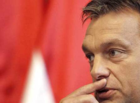 Orban cere căluş pentru presă