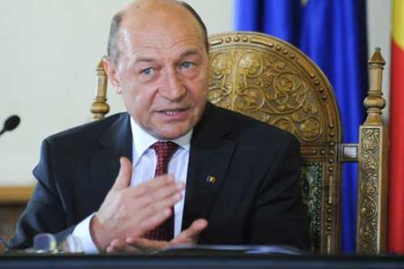 Biliard politic: Băsescu loveşte cu ANI în Parlament