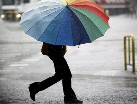 Meteorologii au anunţat ploi până miercuri
