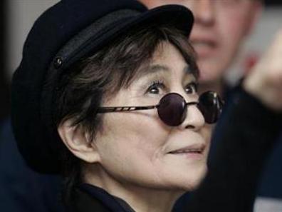 Yoko Ono se opune eliberării ucigaşului lui John Lennon