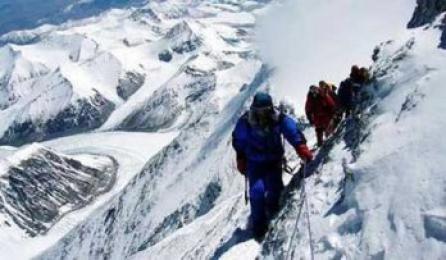 Andrei Carpenco, primul moldovean care a reuşit să escaladeze Everestul