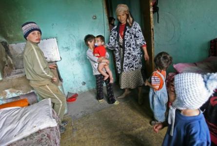 Raport: Românii sunt la fel de săraci ca în 1989