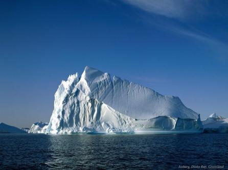 Un bloc de gheaţă gigantic s-a desprins dintr-un gheţar din Groenlanda