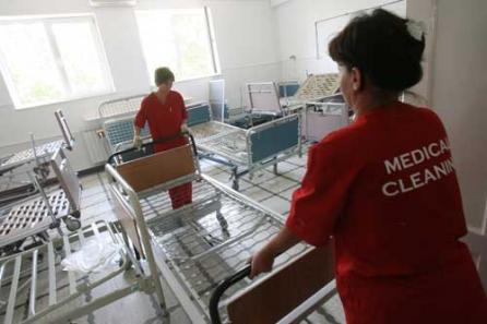 Guvernul răreşte paturile din spitale 