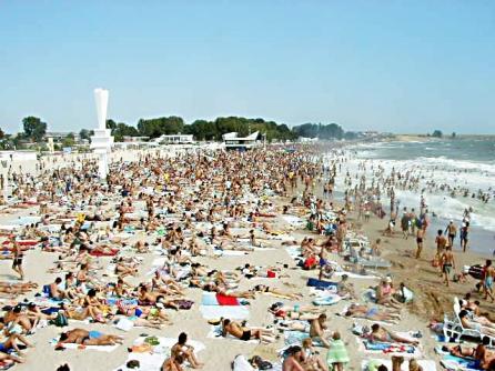 Peste 192.000 de turişti cazaţi oficial în acest week-end, pe litoralul românesc