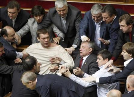 Bătaie în Parlamentul ucrainean