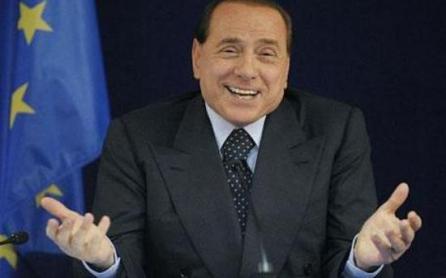 Berlusconi se ţine de bancuri...cu Hitler