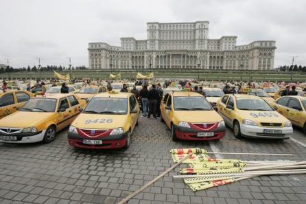 Taximetriştii independenţi au protestat în Piaţa Constituţiei