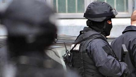Acţiune DIICOT în Slatina: Doi poliţişti şi un jandarm, reţinuţi pentru cămătărie
