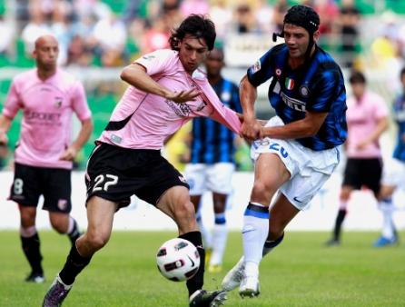 Chivu, criticat după meciul de la Palermo: "A pierdut multe dueluri şi a fost confuz"