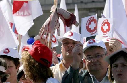 6.000 de sindicalişti SANITAS  îşi cer banii prin instanţe