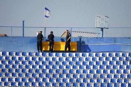Statul vrea să vândă peluza de la stadionul Gloriei Bistriţa, dar nu găseşte cumpărători
