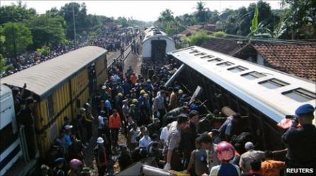 35 de morţi în Indonezia, în urma unui accident feroviar